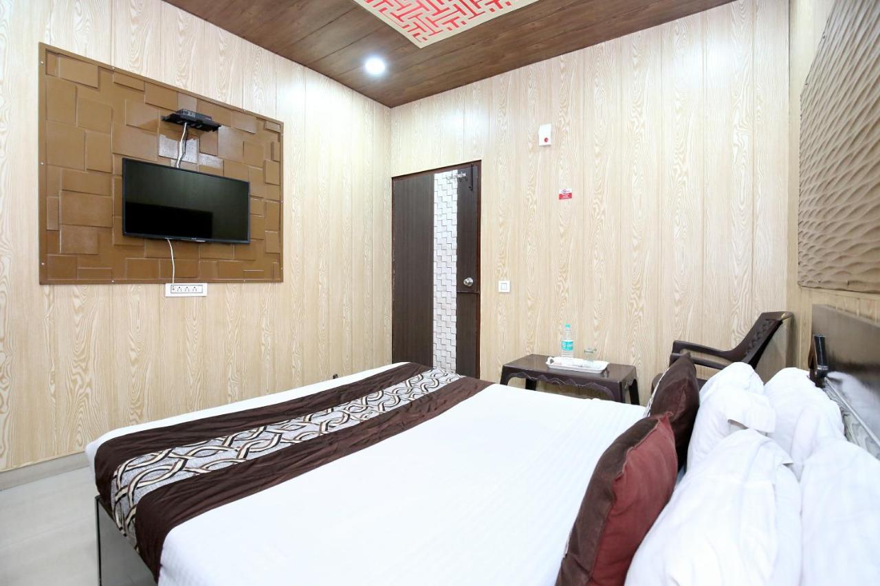 Oyo 8105 Royale Guest House Ludhiana Eksteriør bilde