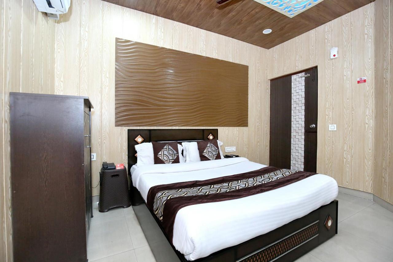 Oyo 8105 Royale Guest House Ludhiana Eksteriør bilde
