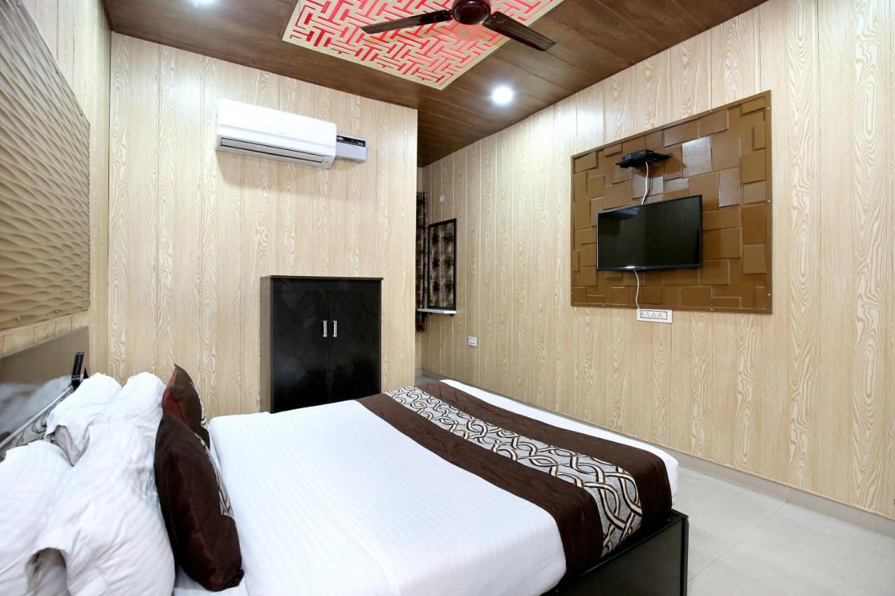 Oyo 8105 Royale Guest House Ludhiana Eksteriør bilde
