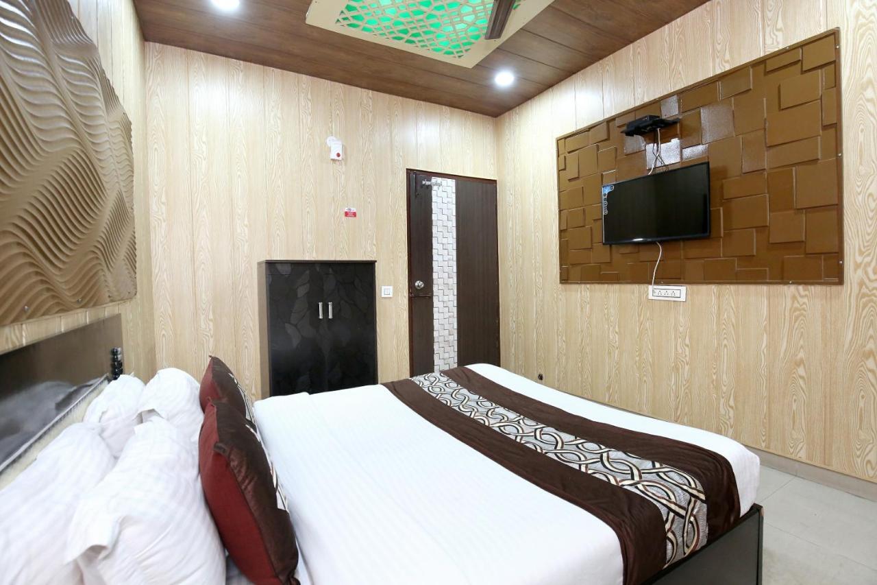 Oyo 8105 Royale Guest House Ludhiana Eksteriør bilde