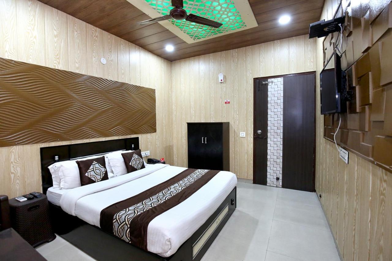 Oyo 8105 Royale Guest House Ludhiana Eksteriør bilde