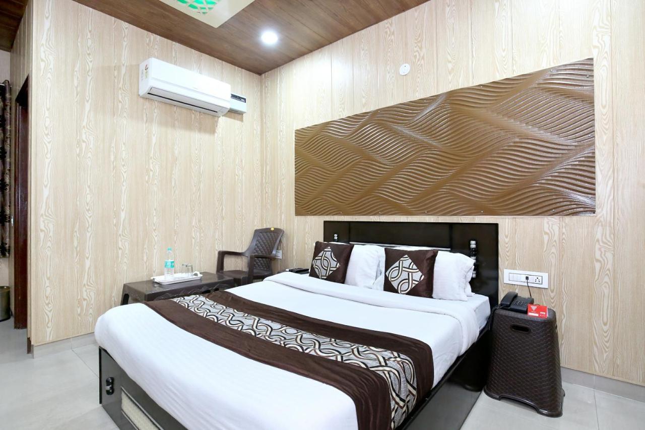 Oyo 8105 Royale Guest House Ludhiana Eksteriør bilde