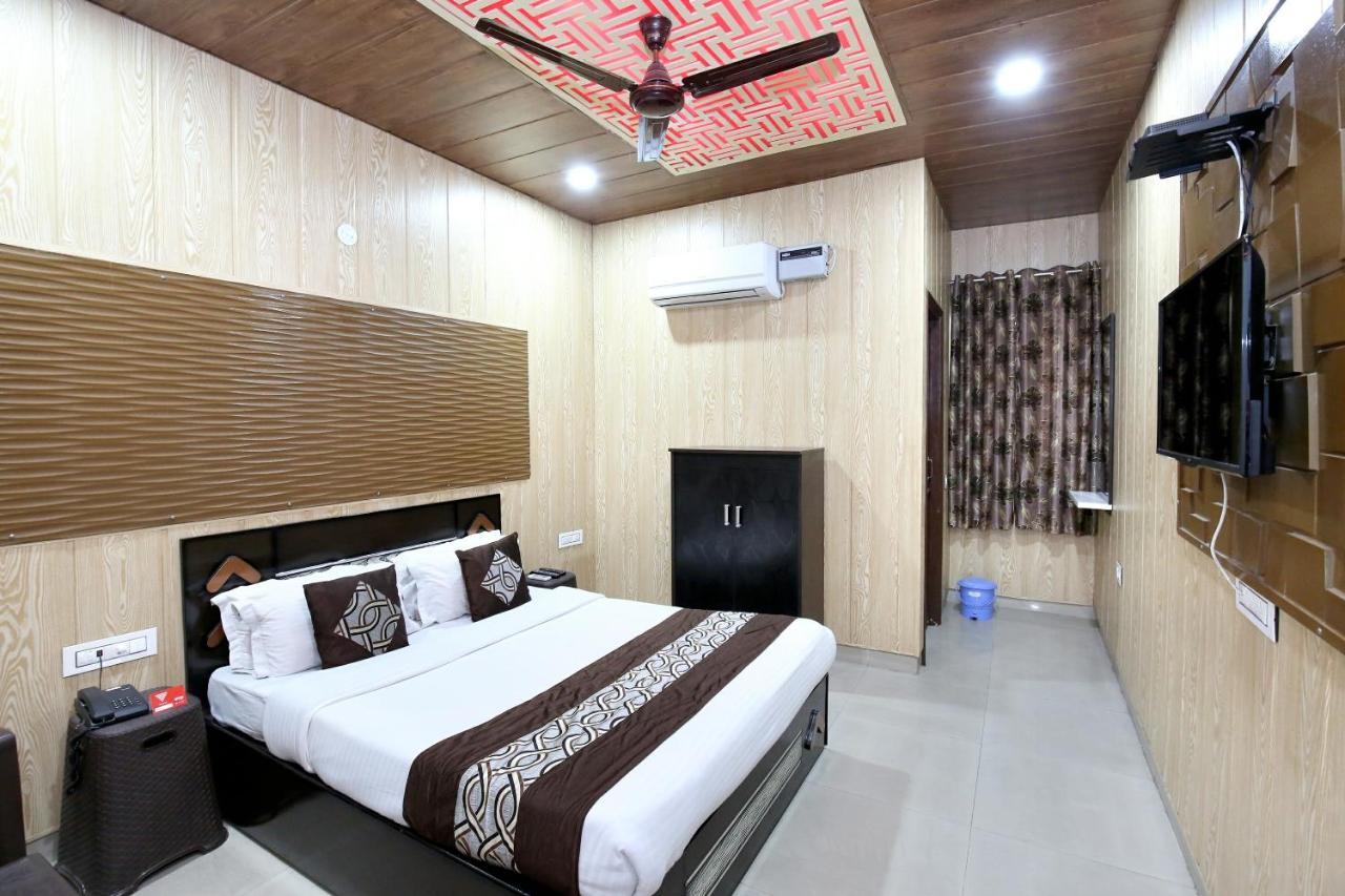 Oyo 8105 Royale Guest House Ludhiana Eksteriør bilde